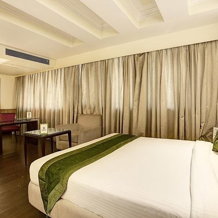 Hotel Western Court Chandīgarh Exterior foto