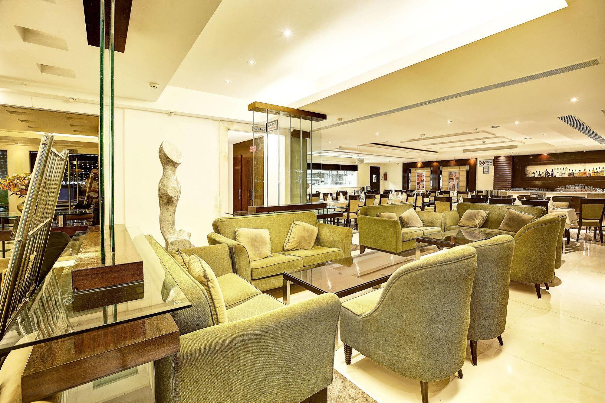 Hotel Western Court Chandīgarh Exterior foto