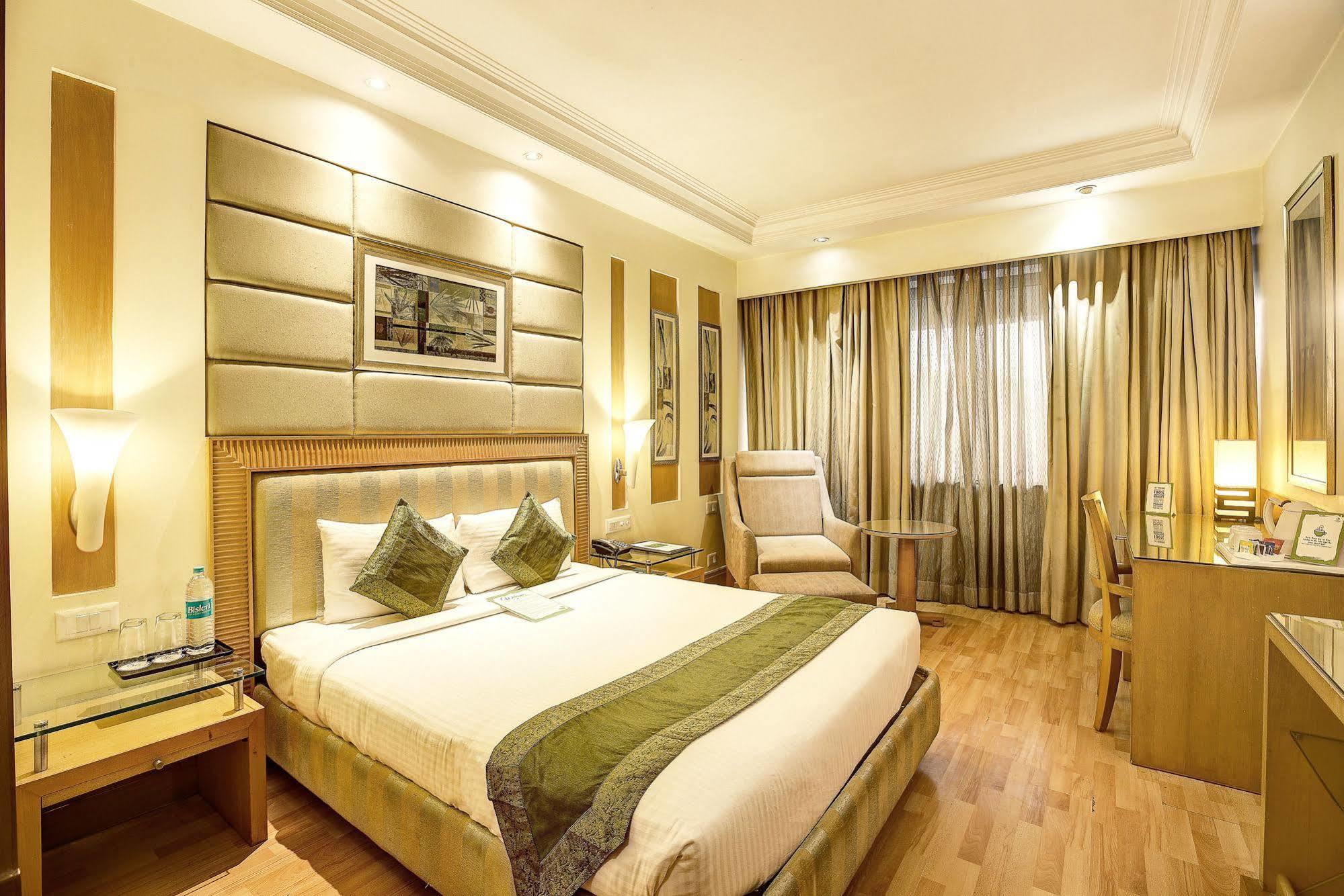 Hotel Western Court Chandīgarh Exterior foto