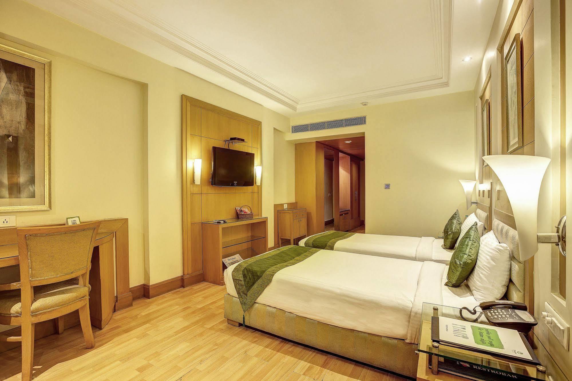 Hotel Western Court Chandīgarh Exterior foto