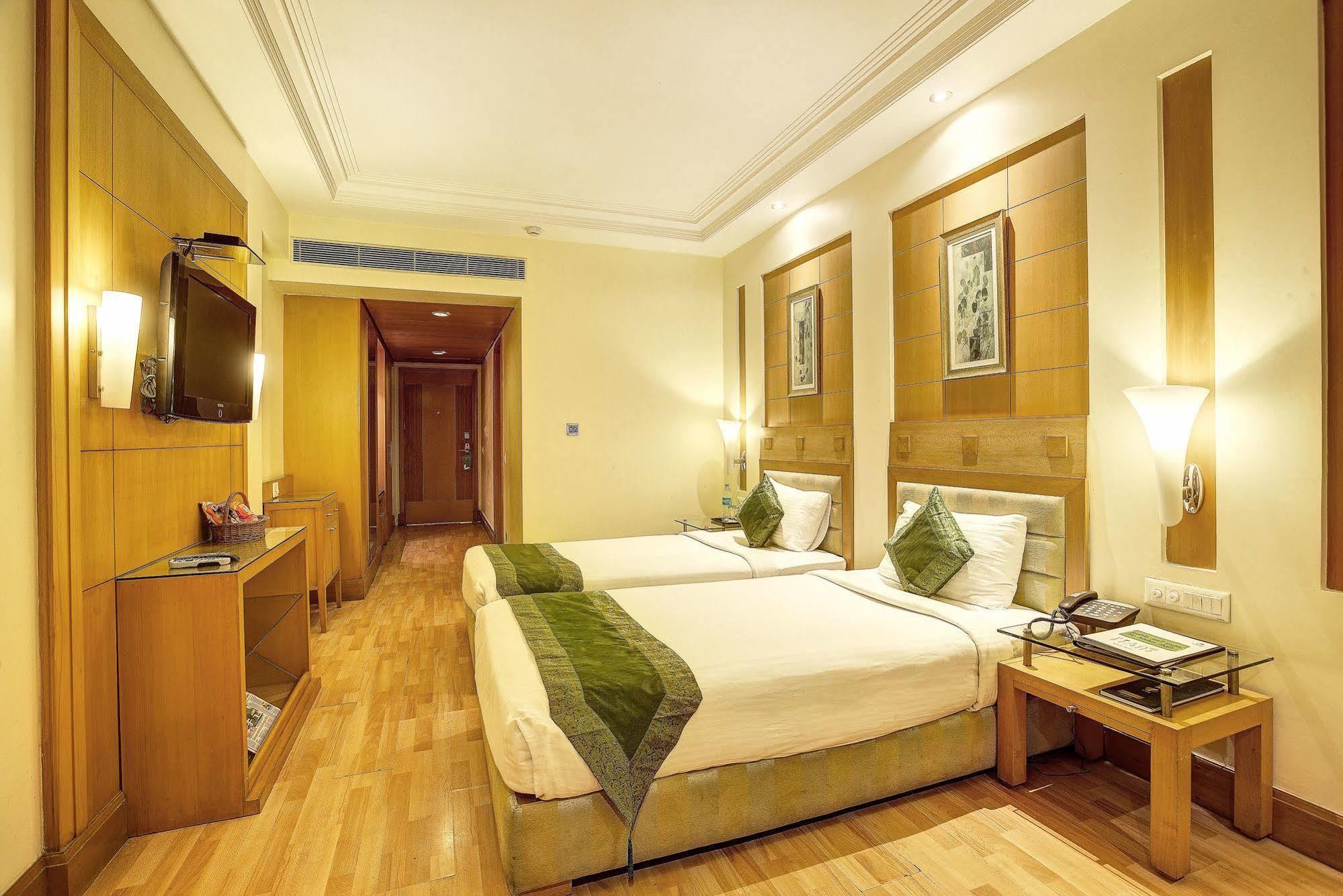 Hotel Western Court Chandīgarh Exterior foto