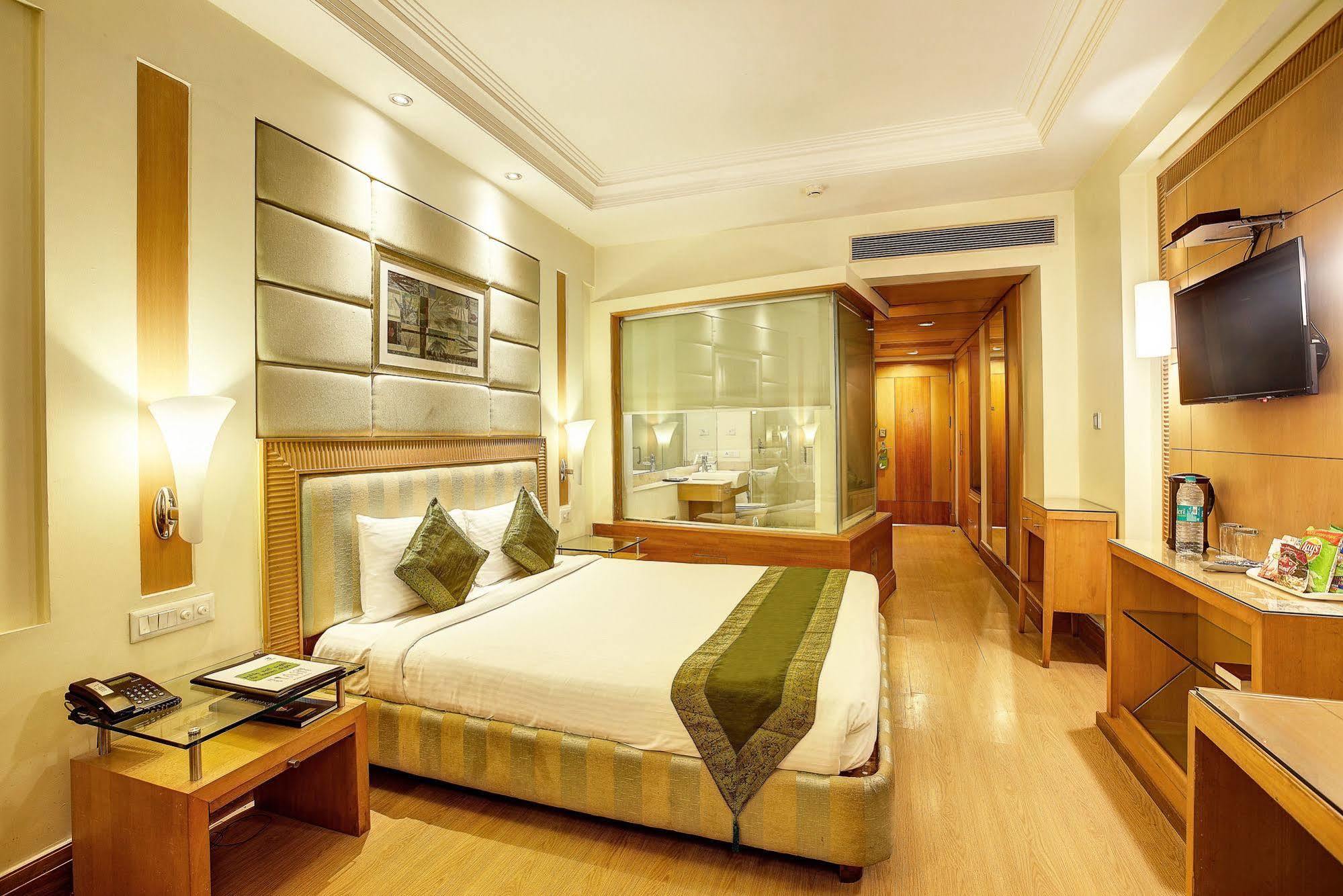 Hotel Western Court Chandīgarh Exterior foto