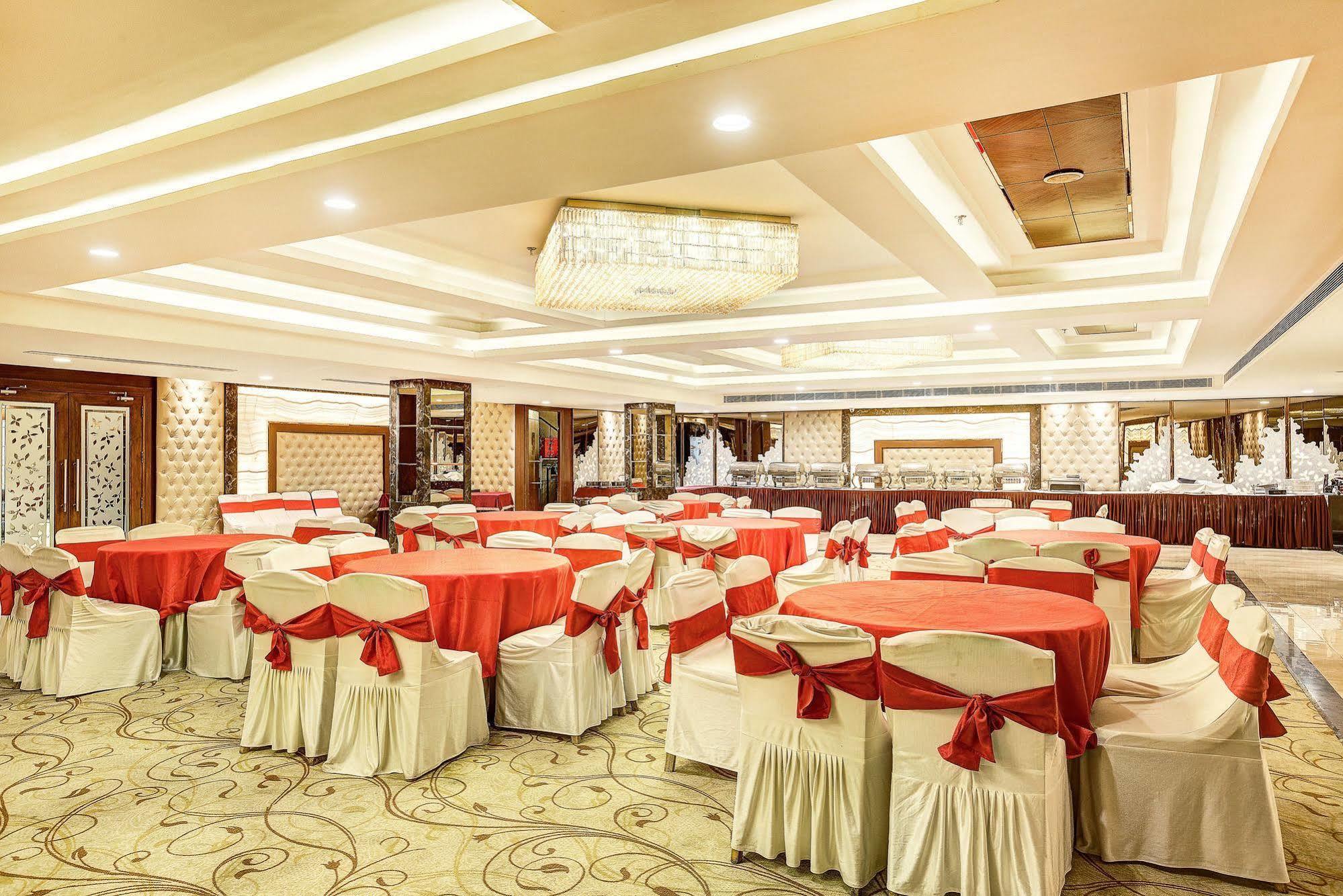 Hotel Western Court Chandīgarh Exterior foto