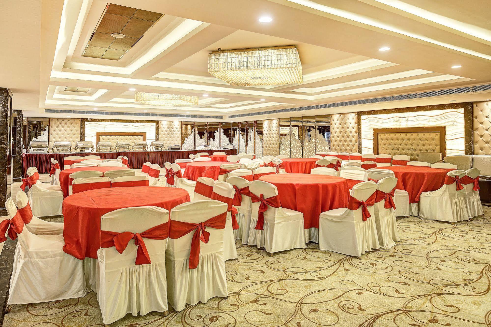 Hotel Western Court Chandīgarh Exterior foto