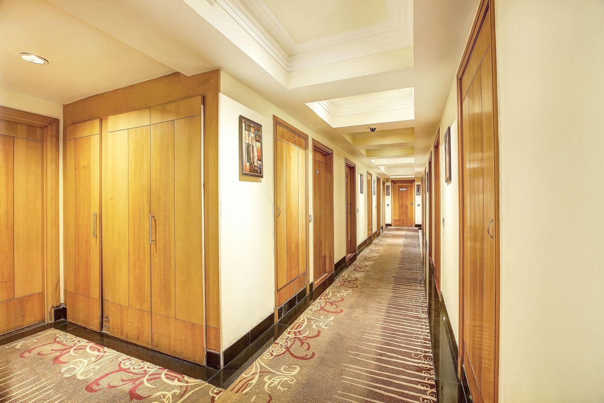 Hotel Western Court Chandīgarh Exterior foto