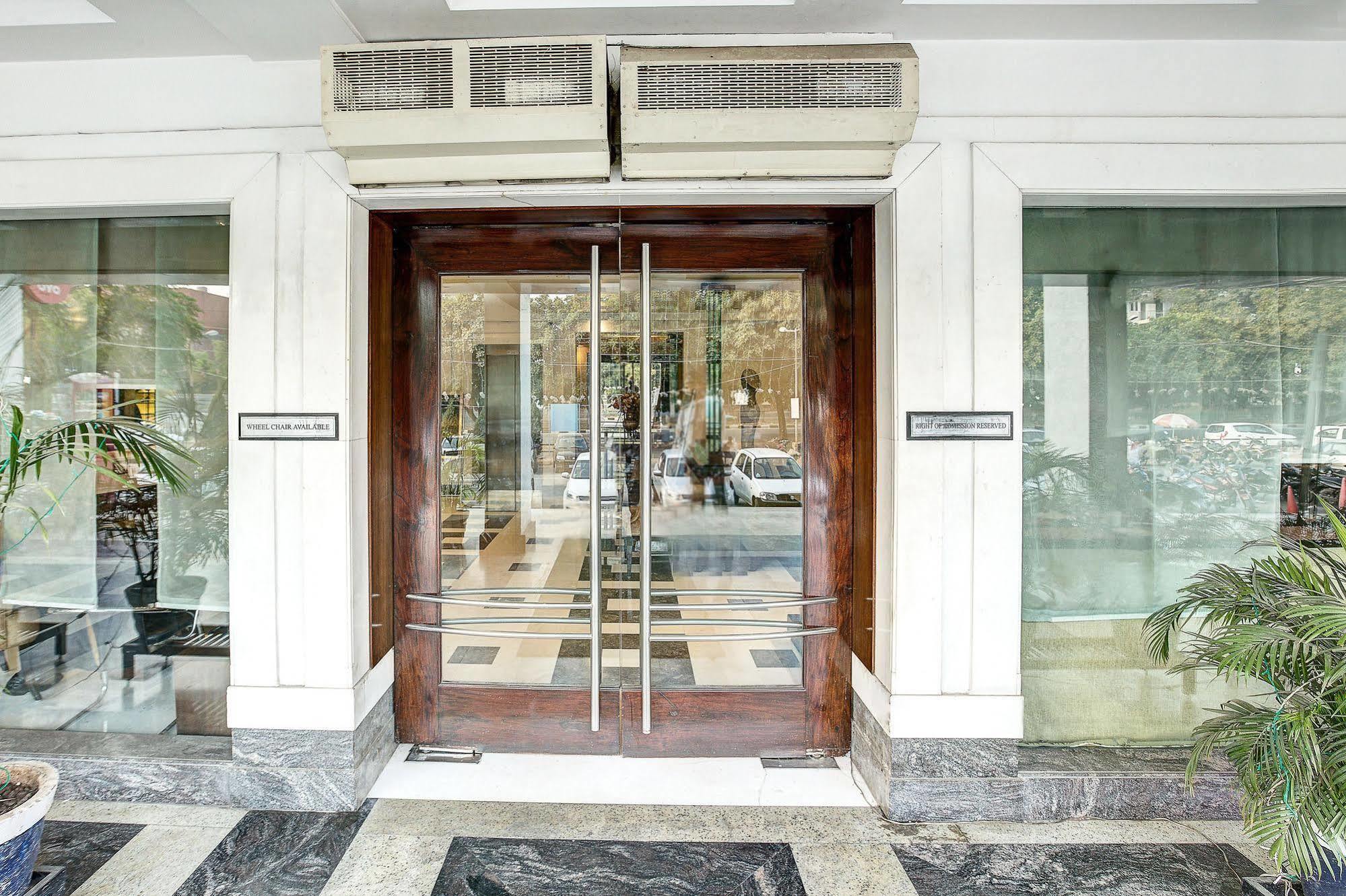 Hotel Western Court Chandīgarh Exterior foto
